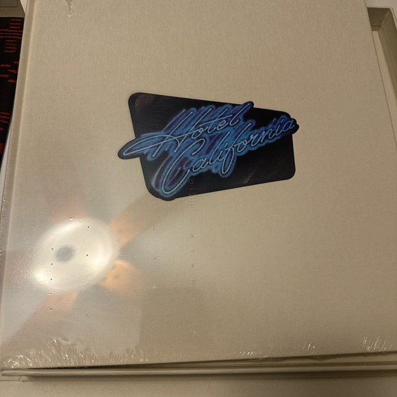 EAGLES Hotel California: 40th ANNIVERSARY DXEdition 2 CDs 1 Blu-ray Posters Book - Picture 8 of 9